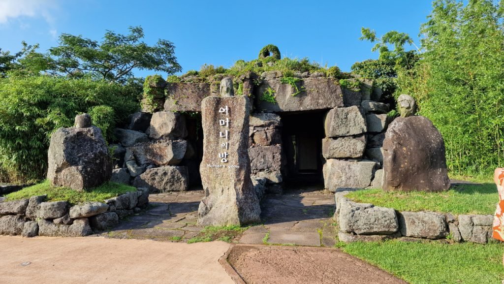 Entrée de la chambre de la mère (어머니의 방).