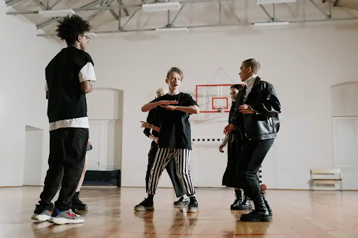 danseurs exécutant une chorégraphie 