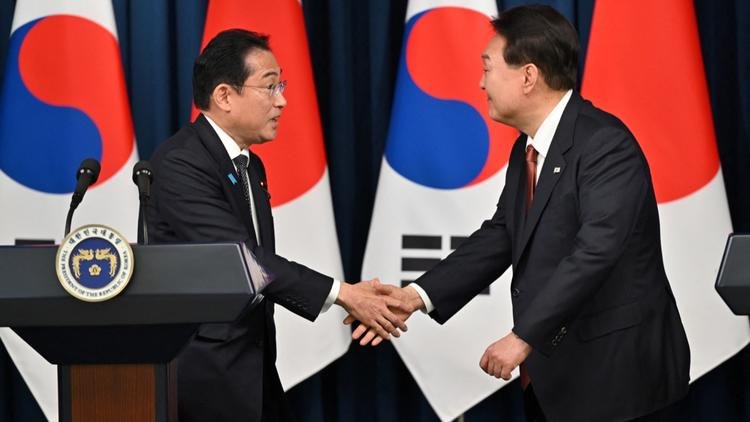 Rencontre du Premier ministre japonais Fumio Kishida et du Président coréen Yoon Suk-yeol à Séoul