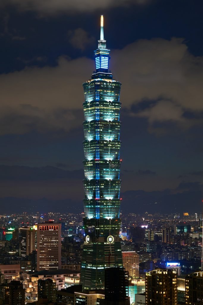 La tour Taipei 101, à Taiwan, s'élève à 508 mètres de haut. 