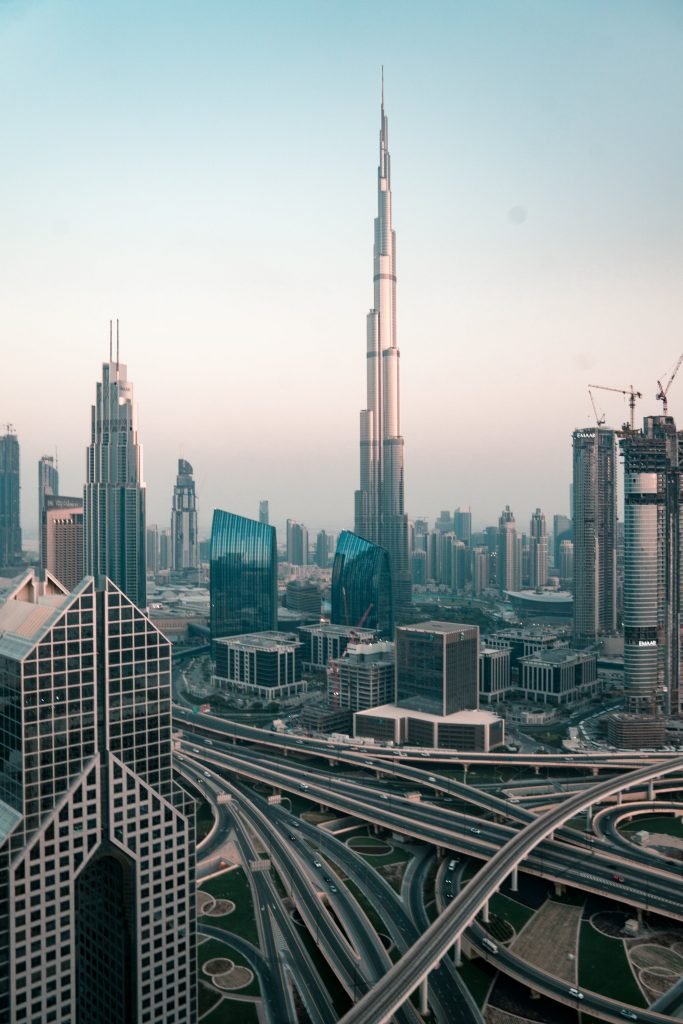 Le Burj-Khalifa, gratte-ciel de 828 mètres de haut, à Dubaï. 