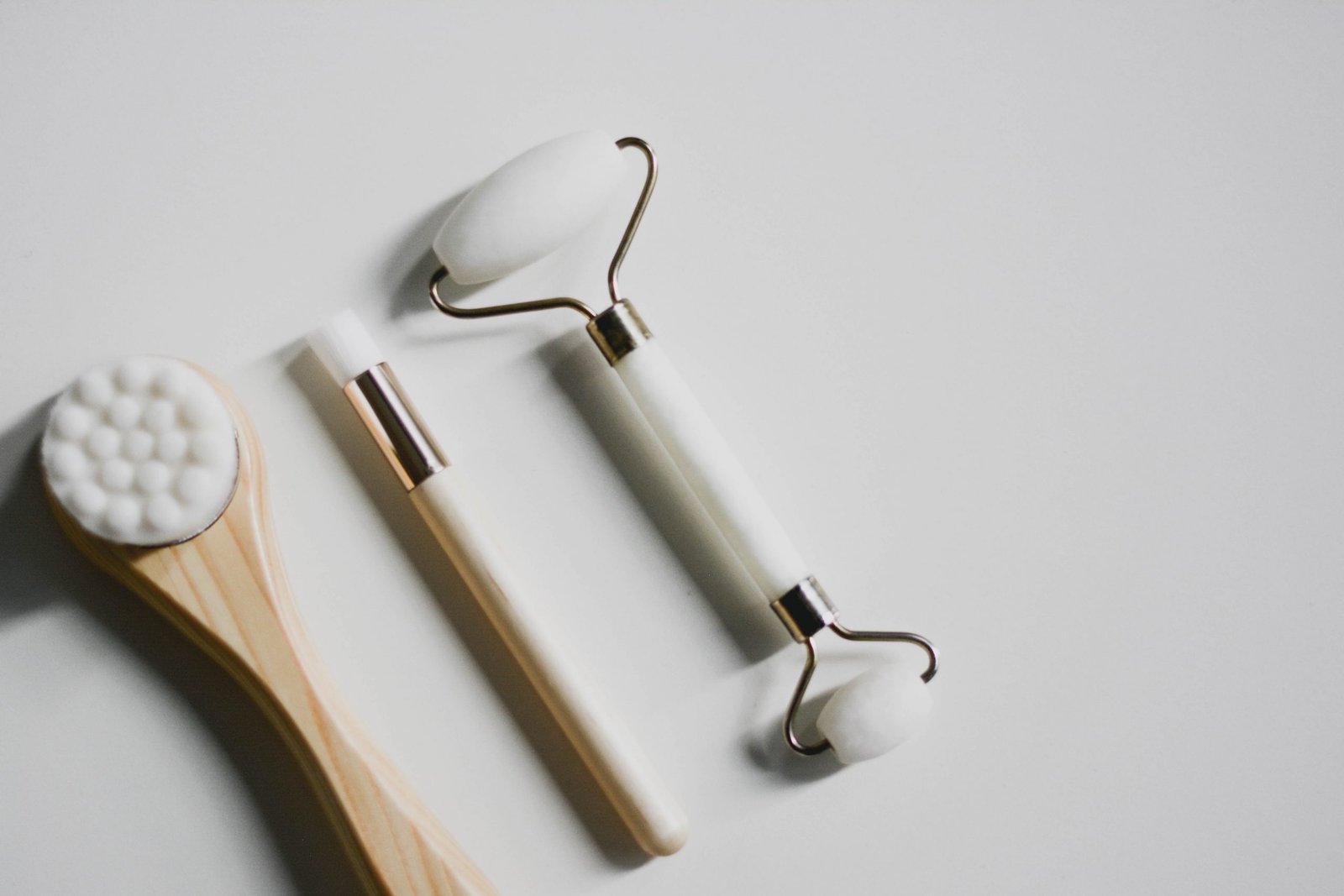 Outils pour réaliser des massages et des soins dermatologiques de routine skincare coréenne. 