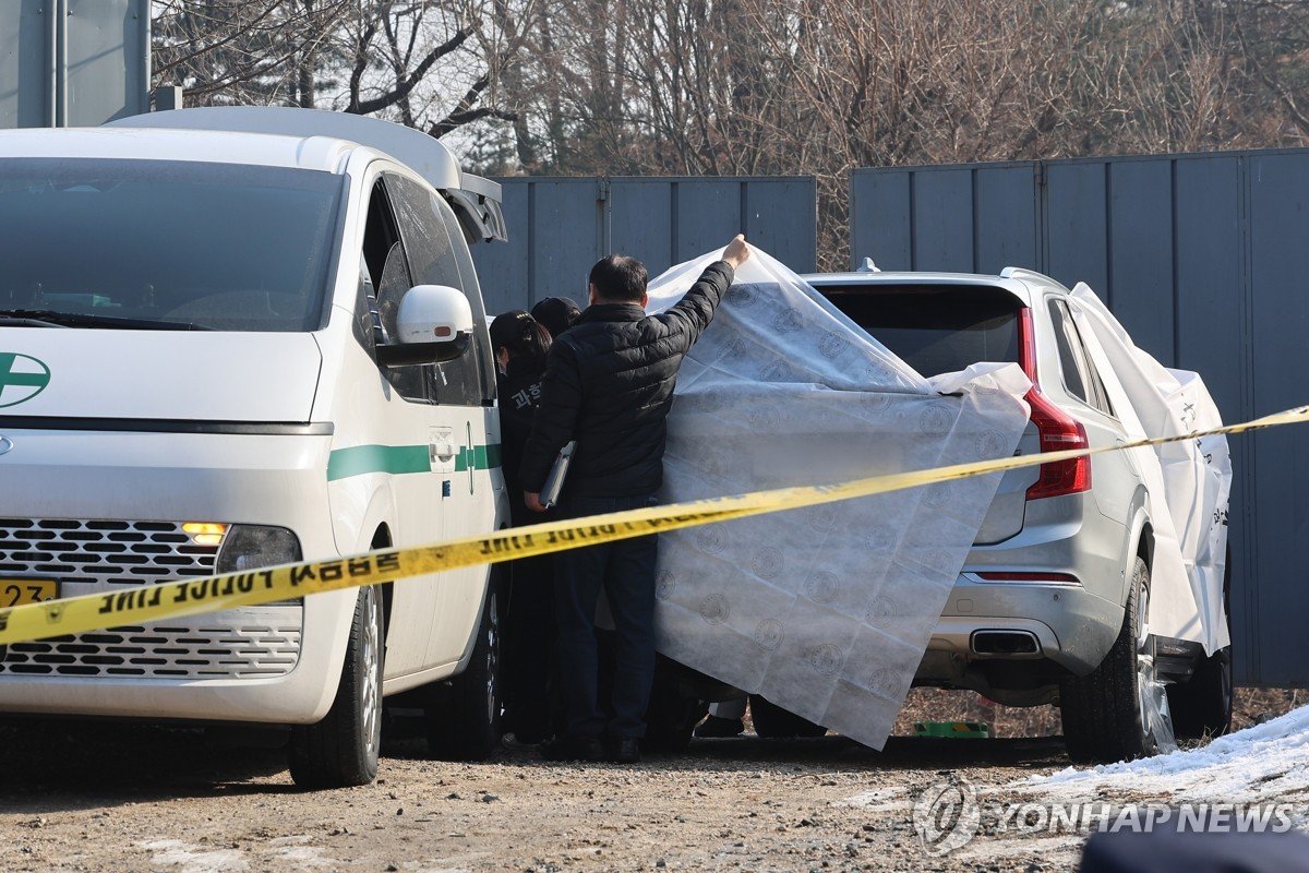 Voiture de Lee Sun-kyun au parc Waryong à Séoul, le 27/12/2023 (Yonhap).