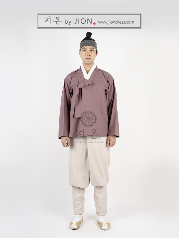 Hanbok porté par les travailleurs de la terre