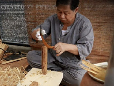 Kim Dong-sik, maitre-artisan, expert dans l’art du buchae