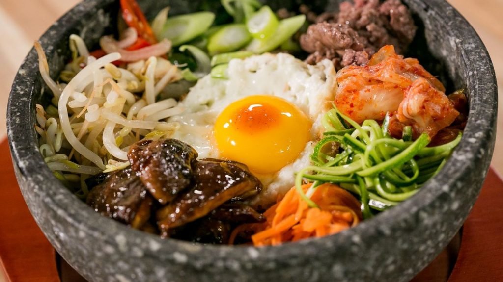 Bibimbap, plat traditionnel coréen (iStock).