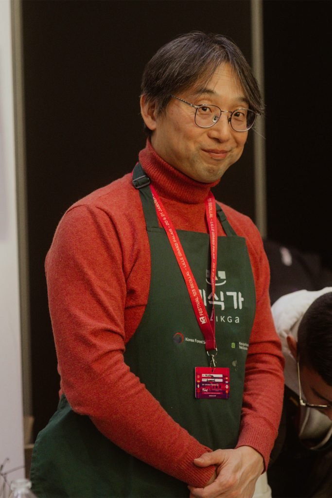 Employé de l'épicerie Misikga