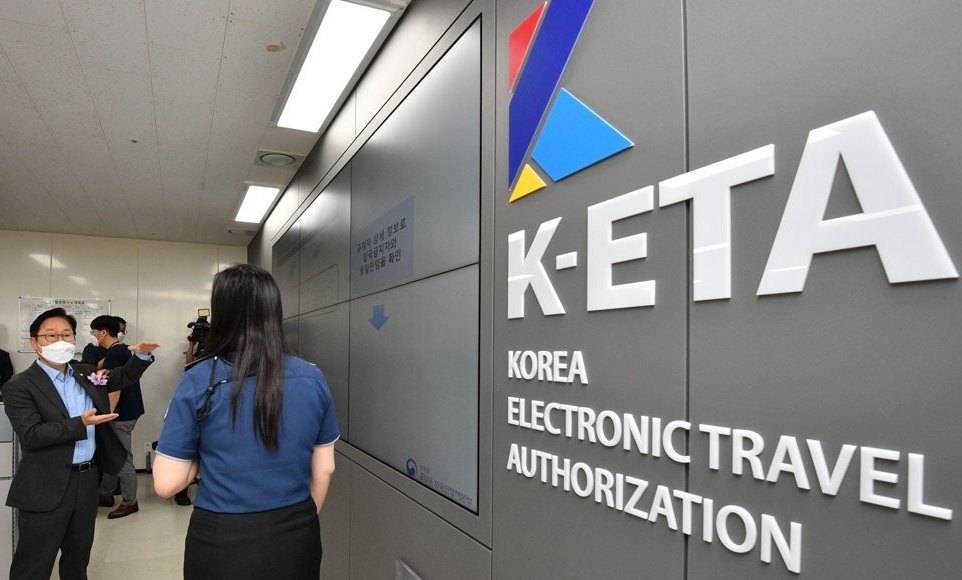 Centre du Korea Electronic Travel Authorization au bureau de l'immigration de l'aéroport international de Gimpo (Yonhap).