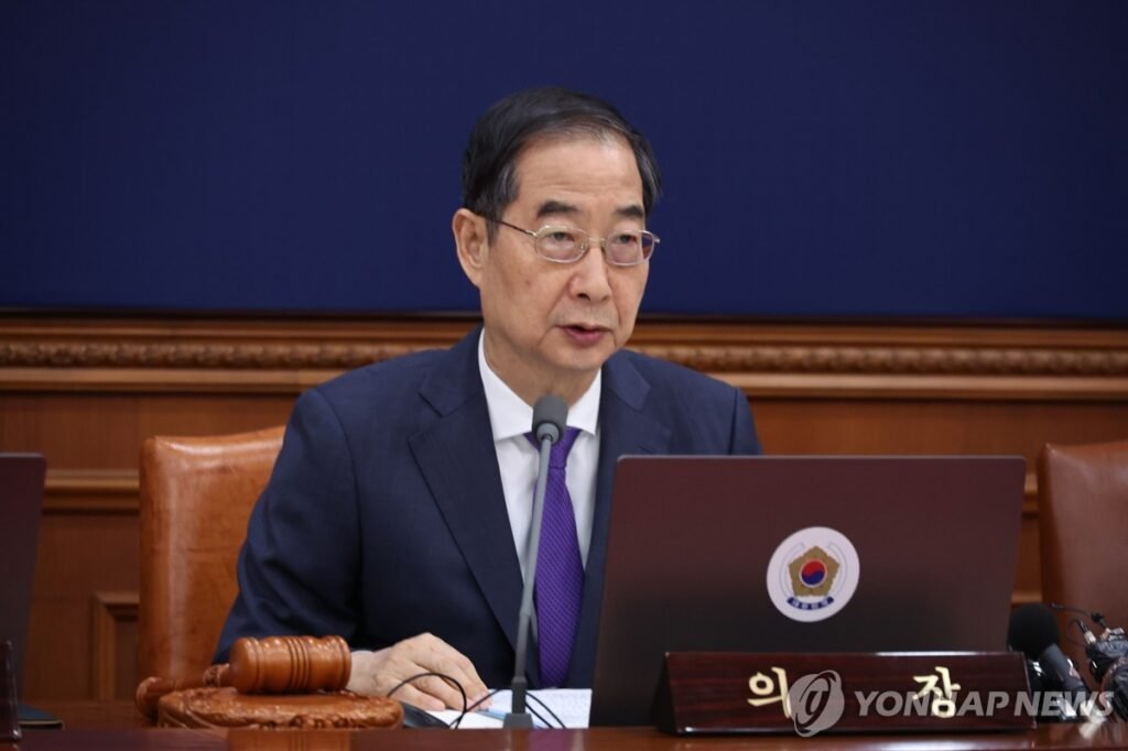 Han Duck-soo lors d'une réunion du cabinet présidentiel, le 11 avril 2024 (Yonhap).