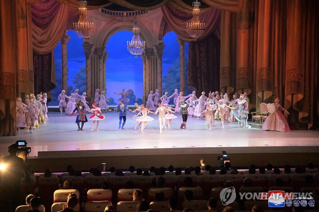 Ballet "La Belle au bois dormant" de la seconde compagnie du Théâtre Mariinsky à Pyongyang, le 20 mars 2024 (©KCNA/Yonhap).