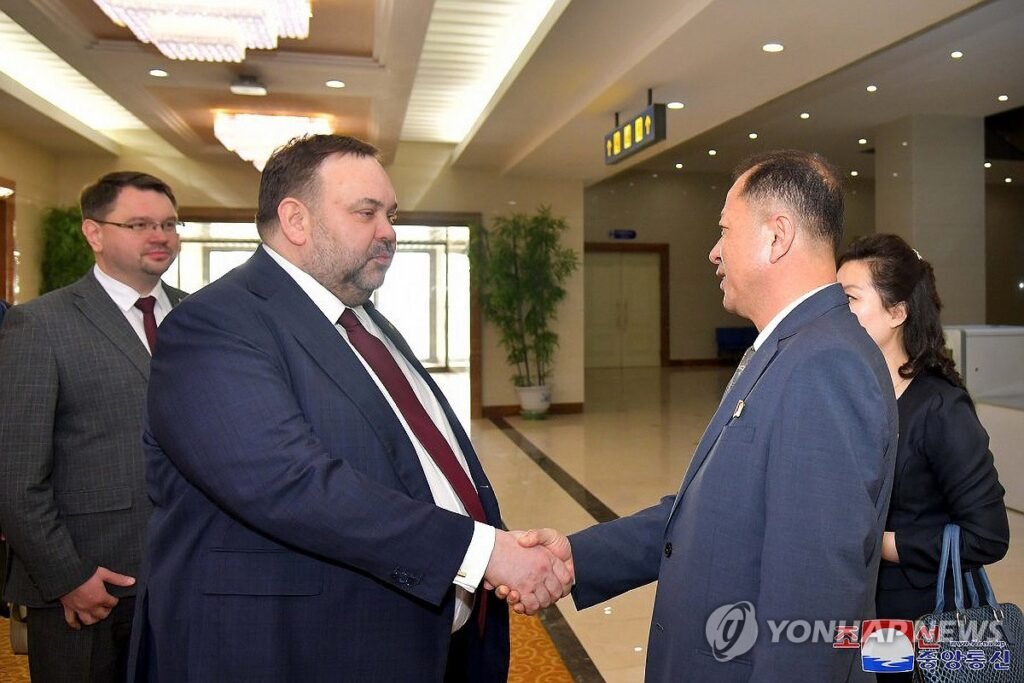 Evgeny Shestakov, vice-ministre des Affaires étrangères de Biélorussie à Pyongyang, le 16 avril 2024 (©KCNA/Yonhap).