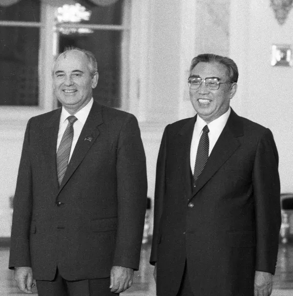 Mikhaïl Gorbatchev et Kim Il-sung (©Sputnik).