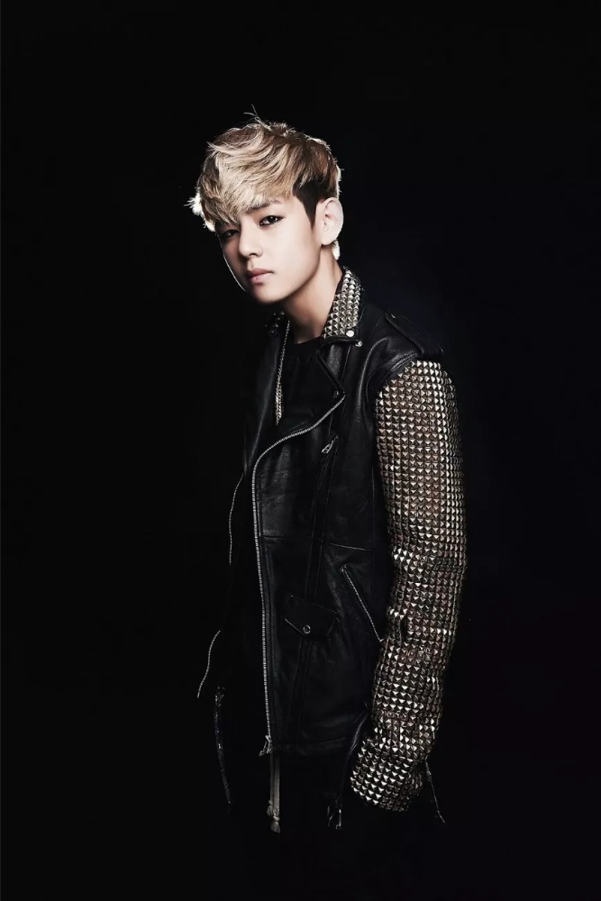 V (뷔) de BTS, pour le 1er single "2 COOL 4 SKOOL" (2013)