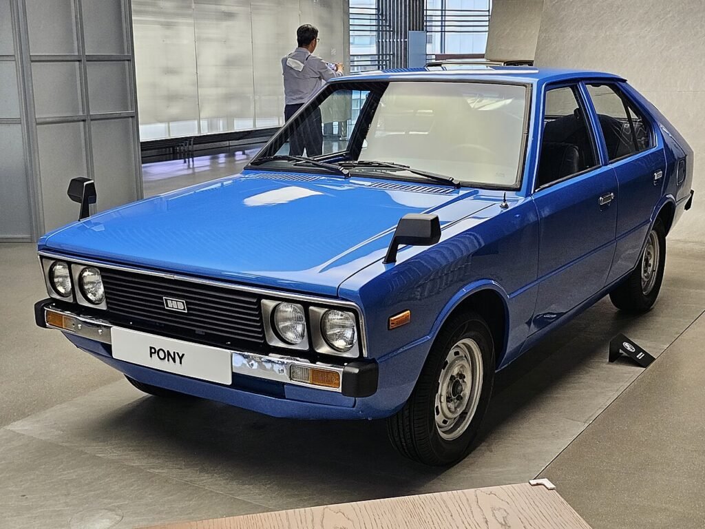 Hyundai Pony 110 1ère génération (©Damian B Oh).