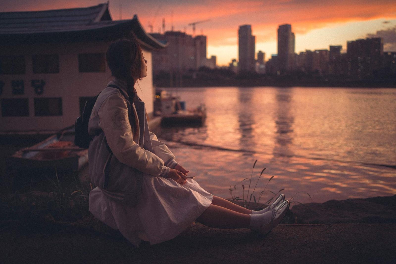 Modèle coréenne au bord du fleuve, Corée (©Sylvain Colas).